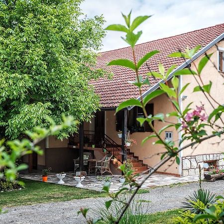 Apartment Tomasevic Slunj Exterior foto